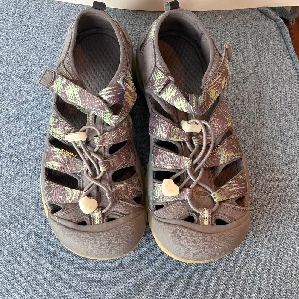 Keen Youth size 6 Glow-in-the-dark washable Newport sandals